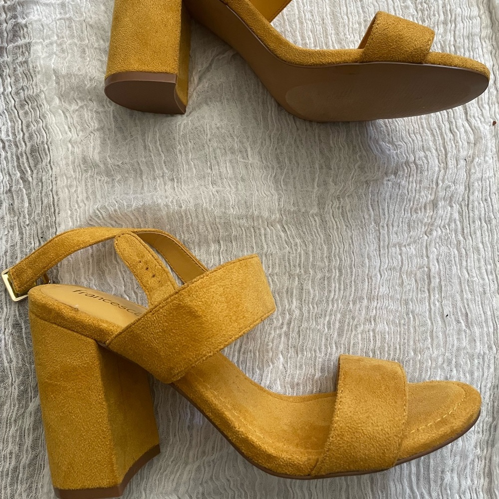 NW Gold sandals - Picture 3 of 3